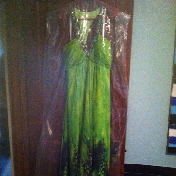 Prom dress - Picture 2 of 3